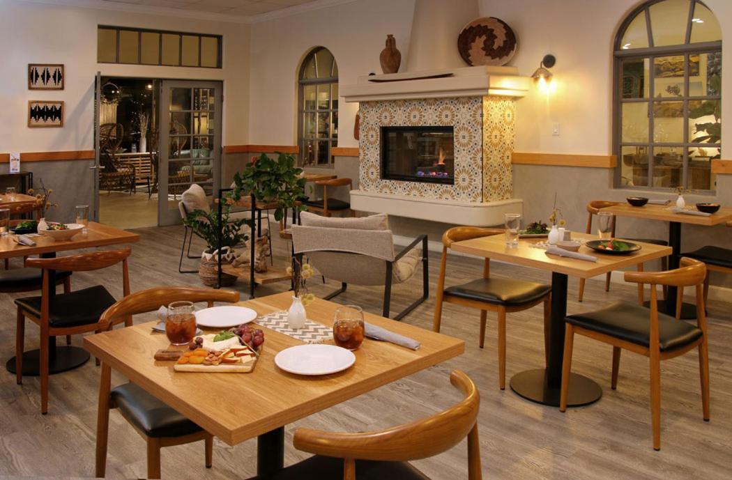 Отель Azure Palm Hot Springs Дезерт-Хот-Спрингс Экстерьер фото